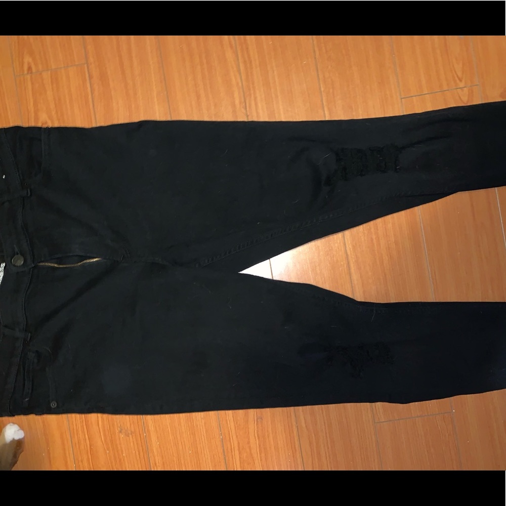 Jeans with distressed knees